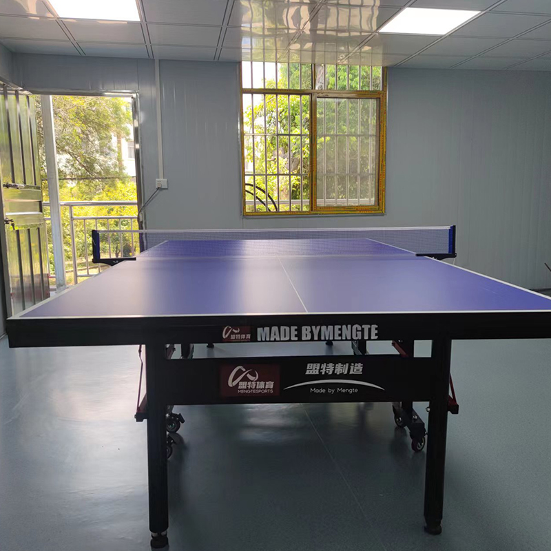 室内折叠移动乒乓球台-ballbet贝博乒乓球台源头生产工厂